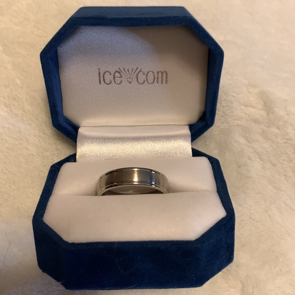 14k White Gold Benchmark 6mm Carved Mens Wedding Ring - Picture 1 of 8